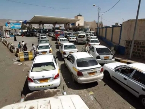 إغلاق عدد من محطات الوقود في إب وسط مخاوف من أزمة في المشتقات النفطية