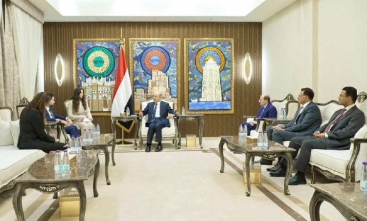 الرئيس العليمي يشيد بدعم واشنطن لمجلس القيادة الرئاسي والحكومة اليمنية