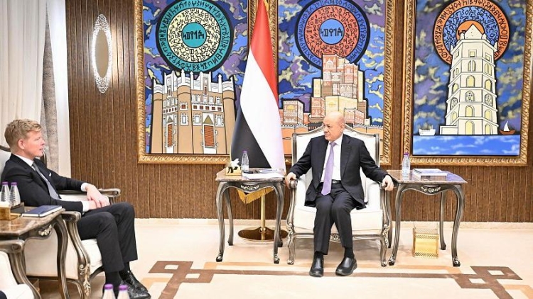 المبعوث الأممي يختتم زيارة إلى الرياض التقى خلالها الرئيس العليمي