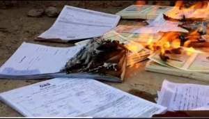 مصلحة الأحوال المدنية في عدن تتلف أوراقاً ثبوتية ضبطت أثناء تهريبها من مناطق الحوثيين