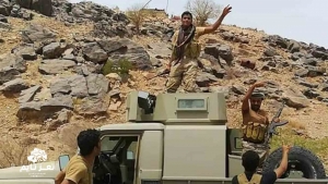 خسائر كبيرة للحوثيين جنوب مأرب.. جثث مترامية وأسلحة مدمرة