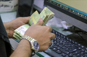 الغموض الاقتصادي في إدارة سعر العملة الوطنية والحلول الغائبة