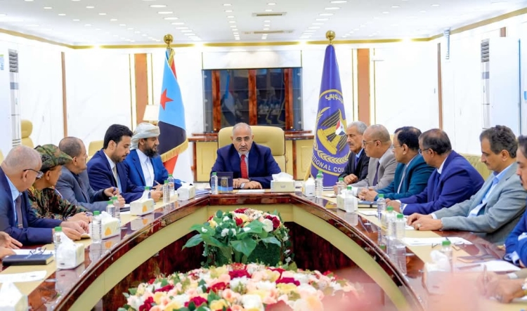 عقب لقاء جمعه بوفد سعودي-إماراتي.. الزبيدي يؤكد مضي المجلس الانتقالي في مشروع &quot;دولة الجنوب&quot;