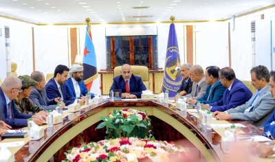 عقب لقاء جمعه بوفد سعودي-إماراتي.. الزبيدي يؤكد مضي المجلس الانتقالي في مشروع &quot;دولة الجنوب&quot;