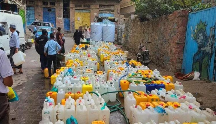 مدينة تعز تختنق عطشاً تحت الحصار والدسائس