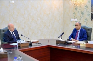 اجتماع لمجلس القيادة والحكومة يقرّ خارطة طريق وطنية للإصلاح الاقتصادي والمؤسسي