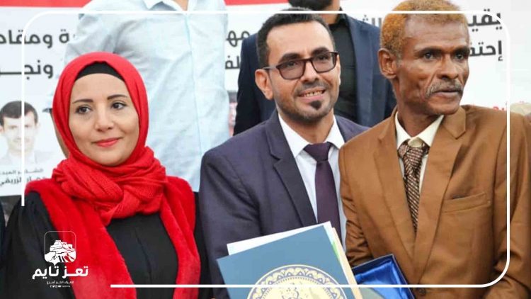 سليمان طنم.. قصة شاعر وكاتب يعمل اسكافيا في تعز منذ 30 عاماً