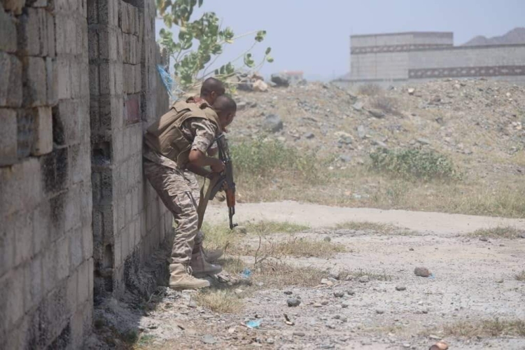 الجيش الوطني يصد هجوما عنيفا للحوثيين غربي تعز