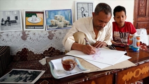 قصة فنان يمني تحدى إصابته بالصمم والبكم وفقده إحدى عينيه