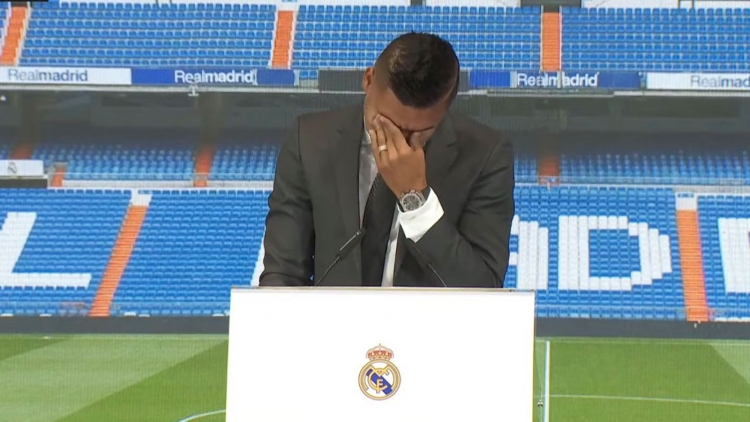 شاهد كاسيميرو يودع ريال مدريد بالدموع.. لم أغادر من أجل المال