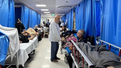 الاحتلال يمهل الأطباء والمرضى والنازحين ساعة لإخلاء مستشفى الشفاء في غزة