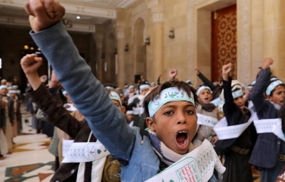 المركز الأمريكي: إجبار الحوثيين للطلاب بترديد الصرخة في المدارس يعد انحرافًا خطيرًا للتعليم