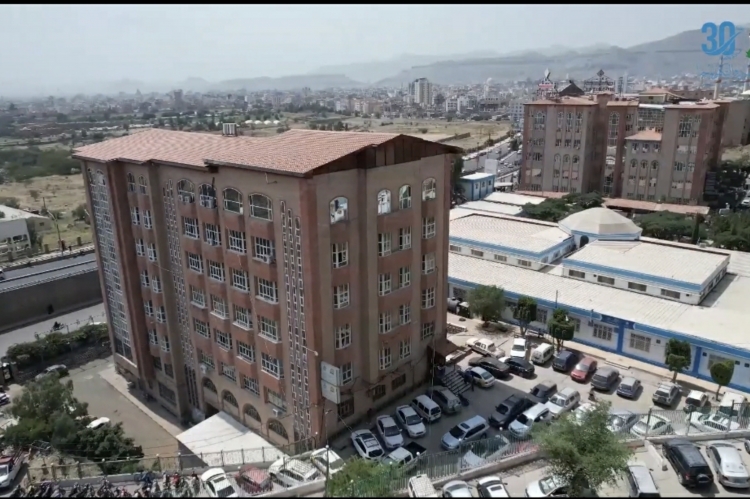 رغم سحب الاعتراف بمخرجاتها ..جامعة العلوم والتكنولوجيا الخاضعة للمليشيا تطلق برامج مجانية لاستقطاب خريجي الثانوية