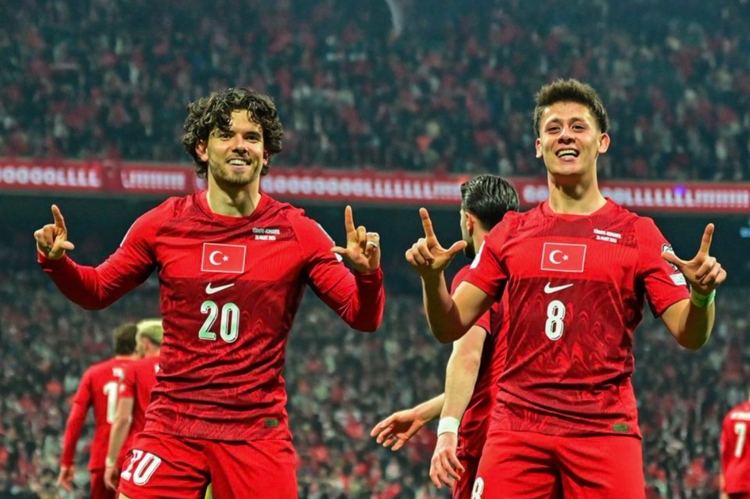 تركيا تتأهل إلى نهائيات كأس العالم بعد 24 عامًا من الغياب