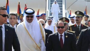 السيسي يدعو أمير قطر لزيارة القاهرة في أقرب فرصة