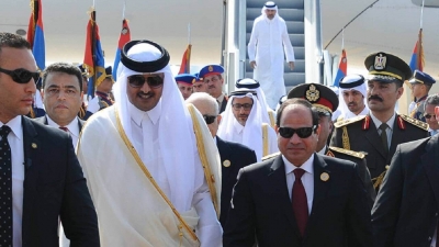 السيسي يدعو أمير قطر لزيارة القاهرة في أقرب فرصة