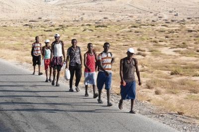 مئات المهاجرين الأفارقة يصلون إلى شبوة وتقارير دولية تكشف قفزة بنسبة 99% في أعداد الوافدين إلى اليمن منذ سبتمبر الماضي