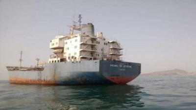 الحكومة توقع اتفاقية لانتشال 22 سفينة غارقة بميناء الاصطياد في عدن