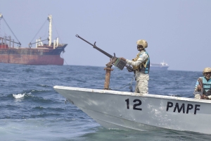 بيان دولي شديد اللهجة يدعو الحوثيين للتوقف فوراً عن مهاجمة السفن بالبحر الأحمر