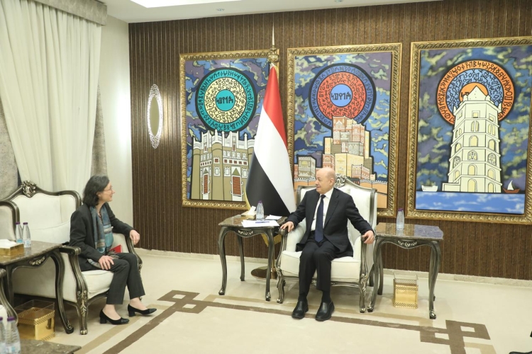 الرئيس العليمي يجدد التزام "الرئاسي" بحل عادل للقضية الجنوبية وفقا للإرادة الشعبية والانفتاح على السلام