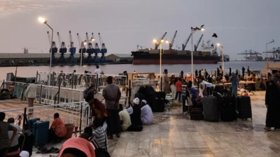 وزارة الخارجية تعلن إجلاء الدفعة الثانية من الرعايا اليمنيين في السودان