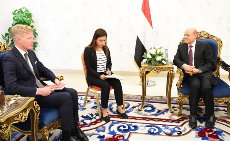 الرئيس العليمي يبحث مع المبعوث الأممي رفض الحوثيين فتح طرقات تعز
