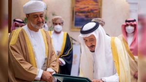 سلطان عمان يصل السعودية لبحث ملفات من بينها الحرب في اليمن