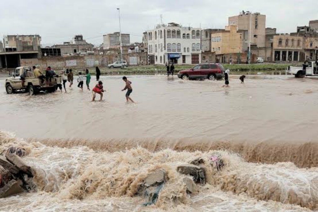 الأرصاد يتوقع هطول أمطار رعدية متفاوتة على عدة محافظات ويحذر من التواجد بمجاري السيول