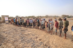 لليوم الثاني على التوالي.. مؤسسة الشيخ حمود تواصل توزيع المساعدات النقدية للمتضررين في المديريات الساحلية