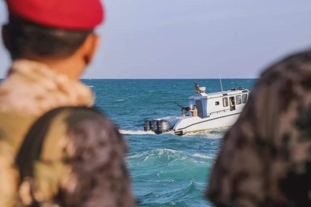 الجيش اليمني: رصدنا زوارق مفخخة تستعد جماعة الحوثي لاستخدامها في مهاجمة السفن بالبحر الأحمر
