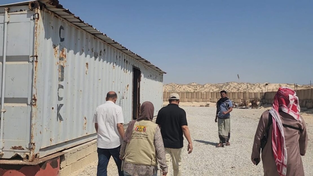 اللجنة الوطنية للتحقيق تجري معاينة ميدانية لمواقع استخدمت كسجون ومراكز احتجاز غير قانونية بساحل حضرموت