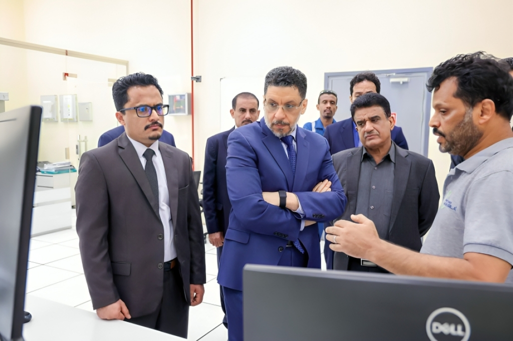 رئيس الحكومة يوجه باتخاذ حلول إسعافية عاجلة لإنهاء أزمة الكهرباء في عدن