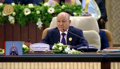 العليمي أمام القمة العربية: مليشيا الحوثي خطرٌ عابر للحدود ومشروعها العنف والطائفية