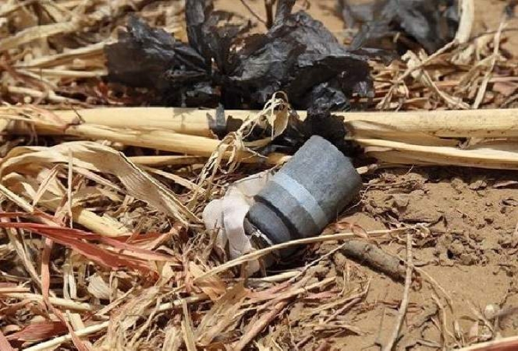 إصابة مدني بجروح خطيرة جراء انفجار مقذوف من مخلفات المليشيا في مأرب