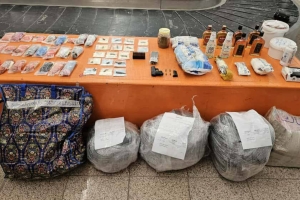 الأجهزة الأمنية بمطار سيئون تحبط محاولات تهريب وتضبط 13 مطلوبًا خلال النصف الثاني من 2025