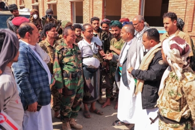 وفد المقاومة الشعبية يتفقد الخطوط الأمامية بجبهة كلابة ومواقع "الحمد" في تعز