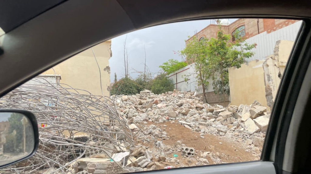 جماعة الحوثي تهدم منزل مسؤول في الحكومة اليمنية بصنعاء