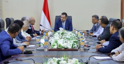 أول اجتماع لرئيس الحكومة في عدن مع قيادة المالية والبنك المركزي.. تعرف على التفاصيل