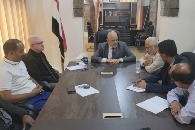 محافظ تعز يلجأ إلى البيوت التجارية والمؤسسات الخيرية  لمواجهة أزمة مياه الشرب في المدينة
