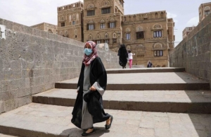 الحكومة تتهم جماعة الحوثي بمنع لقاحات كورونا في أماكن سيطرتها