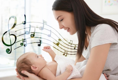 يجب عليك أن تغني لطفلك الرضيع باستمرار.. تعرفي على الفوائد