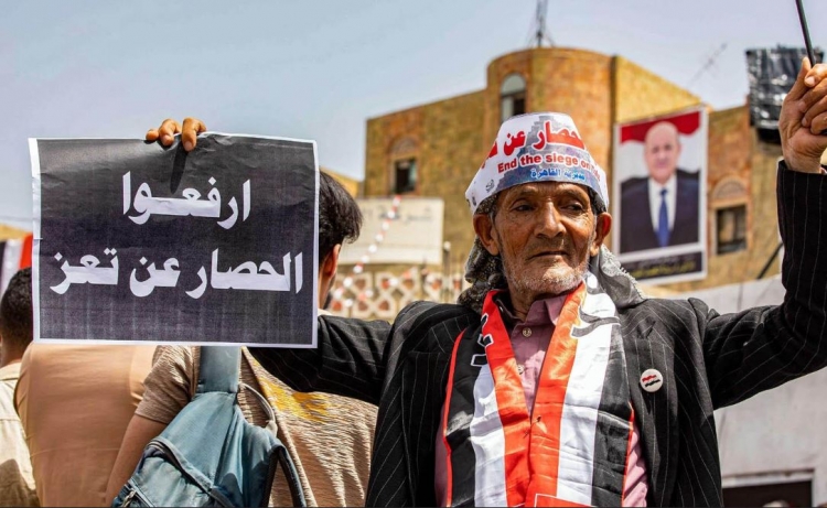 الحكومة: مواصلة الحوثيين حصار تعز يمثل عقاب جماعي للسكان