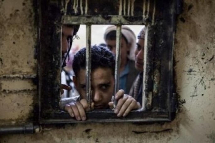أمهات المختطفَين: وفاة مختطفين في سجون الحوثيين وثالث لدى قوات طارق صالح خلال رمضان