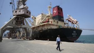 فتح ميناء الحديدة.. رضوخ للحوثيين أثار غضب اليمنيين