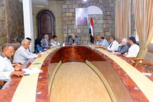 اجتماع في تعز يناقش التقارير المالية للموارد والانفاق بالمحافظة