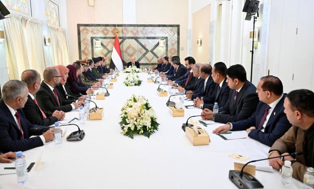 الرئيس العليمي: الحكومة أمام اختبار حقيقي لصناعة نموذج الدولة واستعادة ثقة اليمنيين