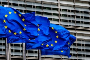 الاتحاد الأوروبي يعلن دعمه لإصلاحات اقتصادية ونقدية شاملة باليمن
