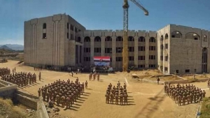 سلطات تعز توجه بإخلاء مبنى كلية الطب من قوات اللواء الخامس