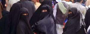 العفو الدولية تدعو الحوثيين بالغاء القيود المفروضة على سفر النساء بمحرم