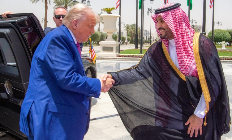 زيارة ترامب تكشف المستور.. الرياض وأبو ظبي تحتكران القرار اليمني وتقصيان الشرعية